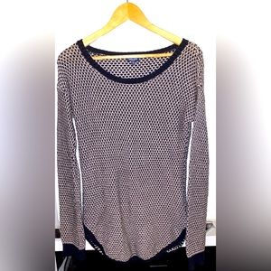 SPLENDID Black and White scoop neck Sweater ☃️